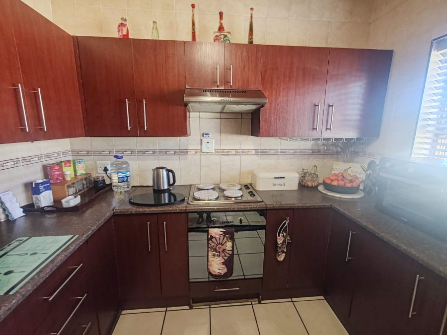 4 Bedroom Property for Sale in Heuwelkruin Eastern Cape